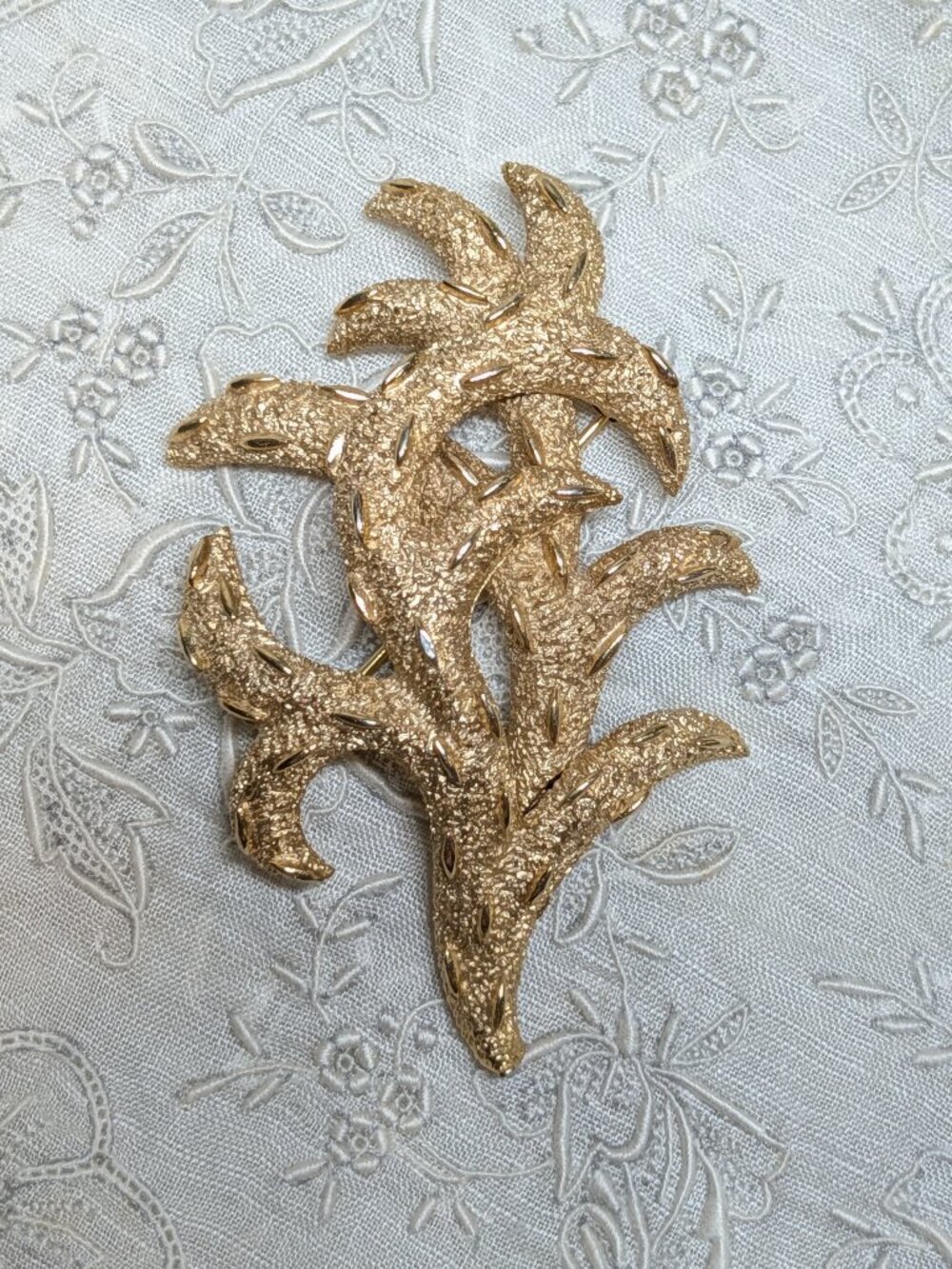 Vintage Trifari Gold Tone Textured Leaf Spray Brooch Pin Signed Mid Century
